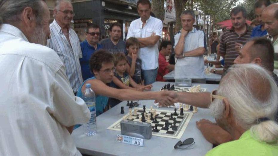 feco_escacs_carrer_small.jpg - 62.09 KB