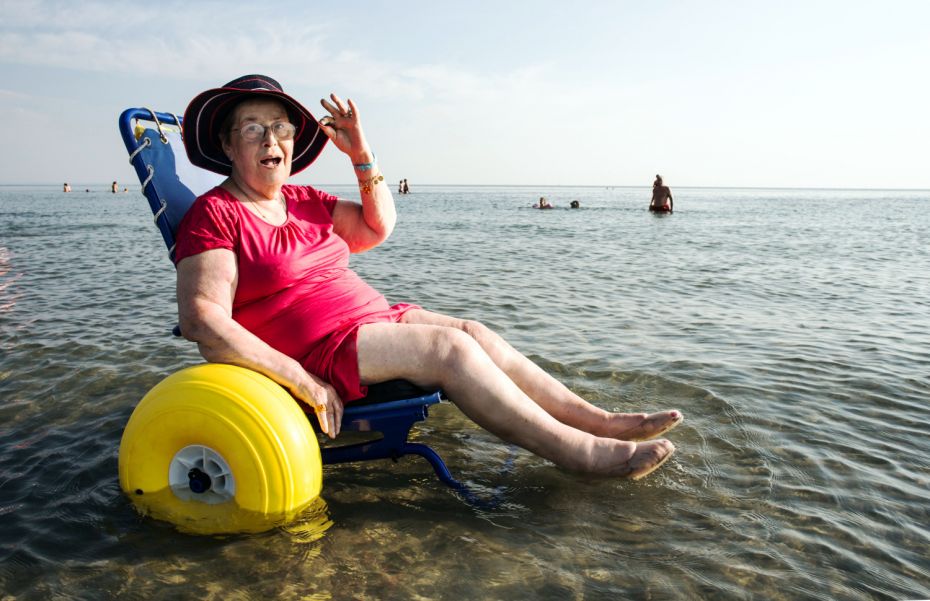 1656593742senior-disabled-lady-on-wheelchair-to-the-beach.jpg