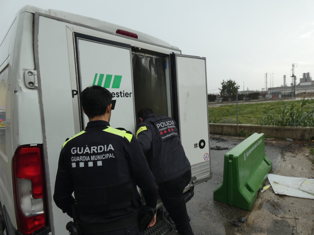 La Guàrdia Municipal de la Canonja deté un home per intent de robatori amb força