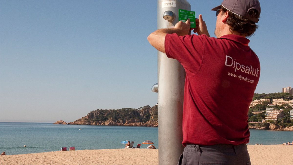 Dipsalut torna a activar els controls de legionel·la a les dutxes de la Costa Brava després de dos anys d'aturada per la sequera