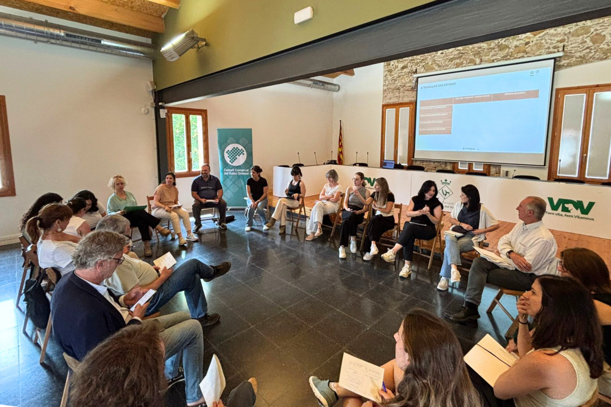 Empreses i ajuntaments de la comarca del Vallès Oriental treballen la sostenibilitat turística en la 1a sessió col·lectiva de 2025