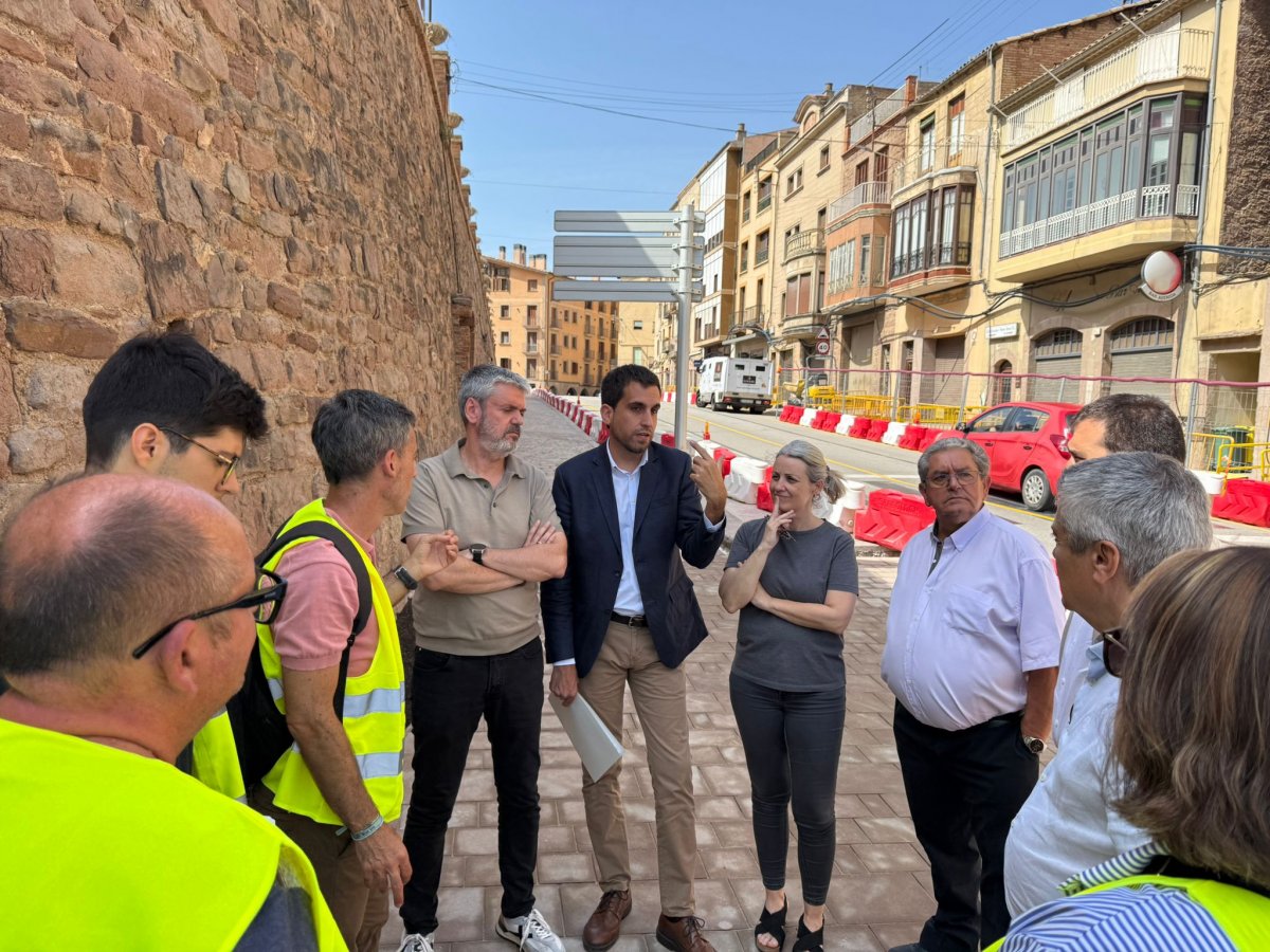 L’alcalde de Cardona i el diputat d’Infraestructures i Territori de la Diputació visiten les obres de reurbanització de l’avinguda del Rastrillo a Cardona