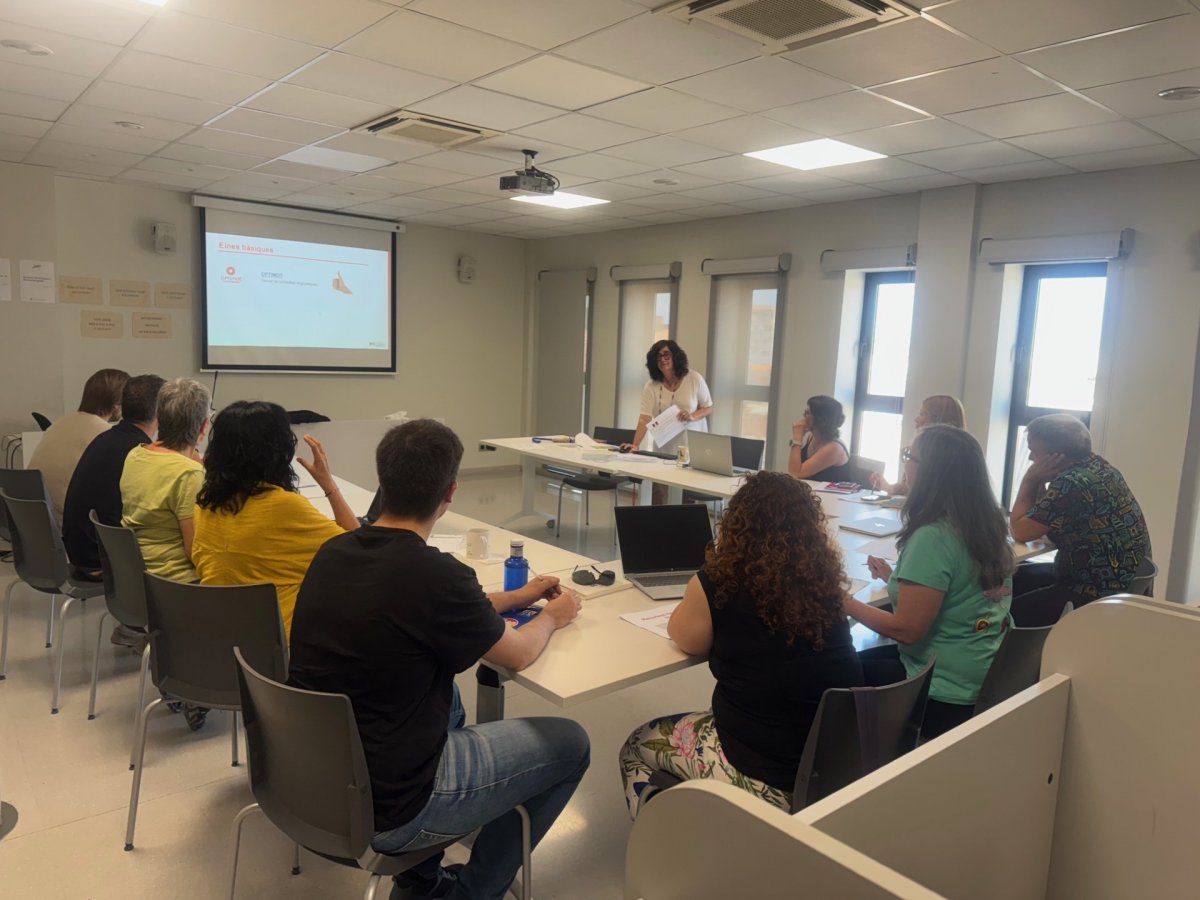 El Servei Comarcal de Català del Pla d’Urgell impulsa un taller intern per presentar eines en línia de suport lingüístic al Consell Comarcal