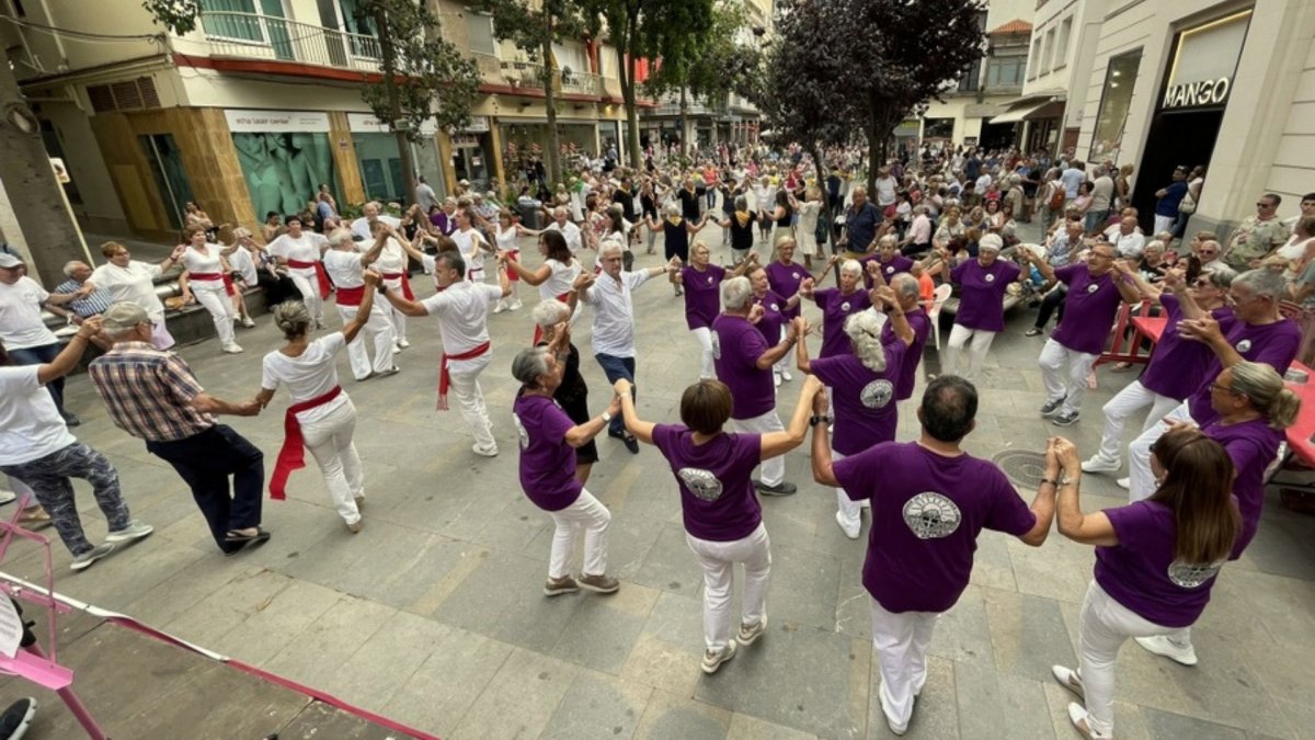 Blanes acull dissabte la II Trobada de Colles Sardanistes de la Selva, organitzada per l'Associació de Pensionistes i Jubilats