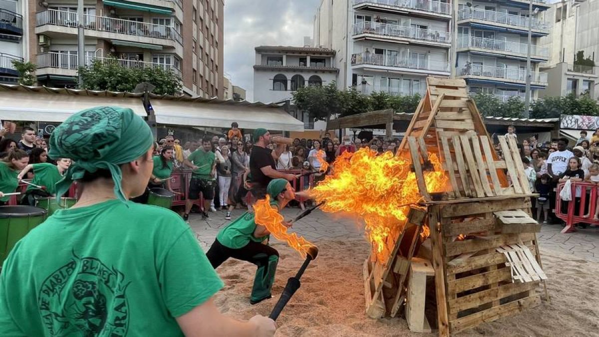 Blanes viurà dilluns la Revetlla Popular de Sant Joan amb la foguera a la platja i una cercavila com a principals novetats