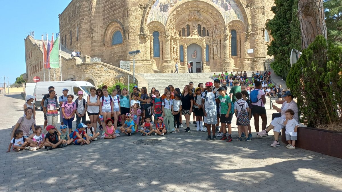 Els tres serveis d’atenció diürna de la Conca de Barberà celebren l’excursió de final de curs al parc d’atraccions Tibidabo
