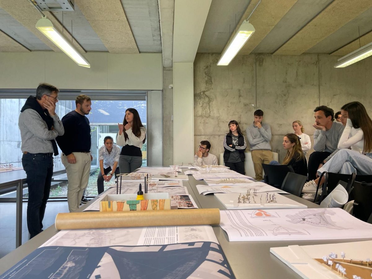Alumnes d'arquitectura de la UdG col·laboren amb l'Ajuntament de Cassà per redissenyar la plaça de la Coma  