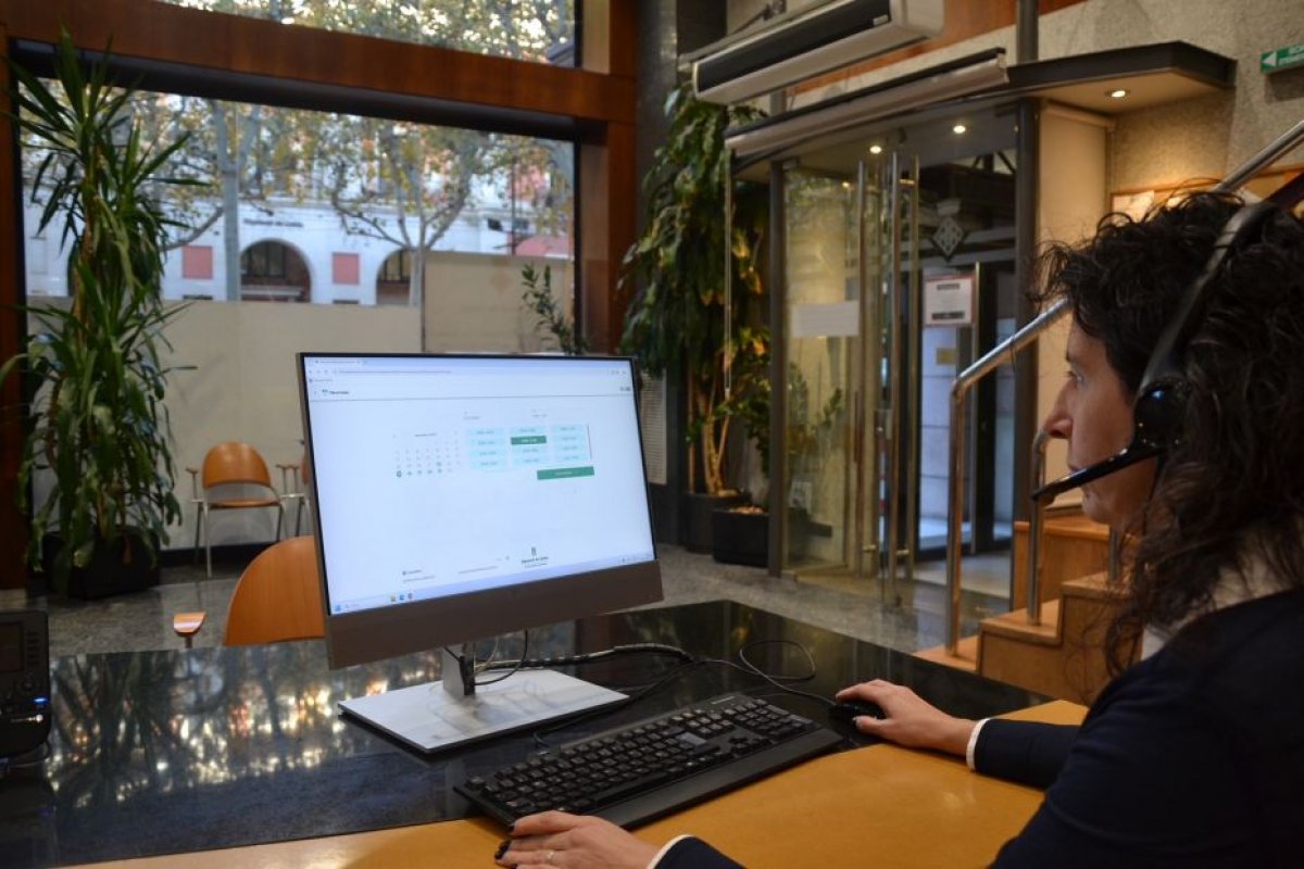 Tributs Lleida inicia un programa pilot de videoatenció als contribuents per ajudar a tramitar consultes i pagaments de taxes