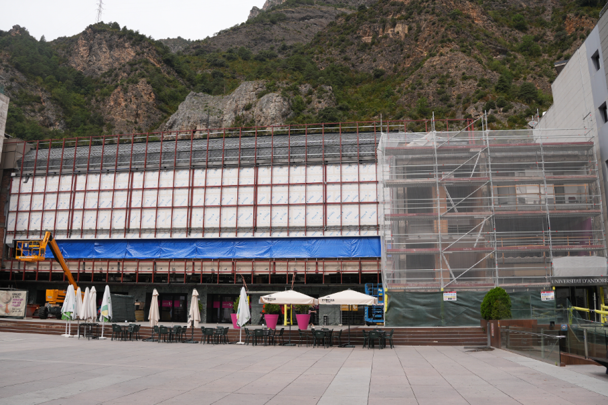 Canvis d'accés al centre cultural Lauredià per a la instal·lació de la nova façana - Sant Julià de Lòria Andorra