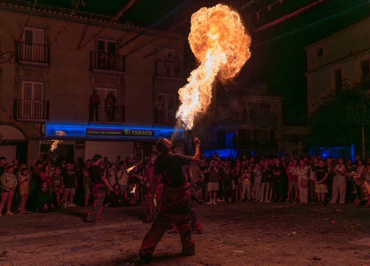 Gegants, correbous, correfoc i vermut amb Llucià Ferrer a La Festa Major de Vidreres