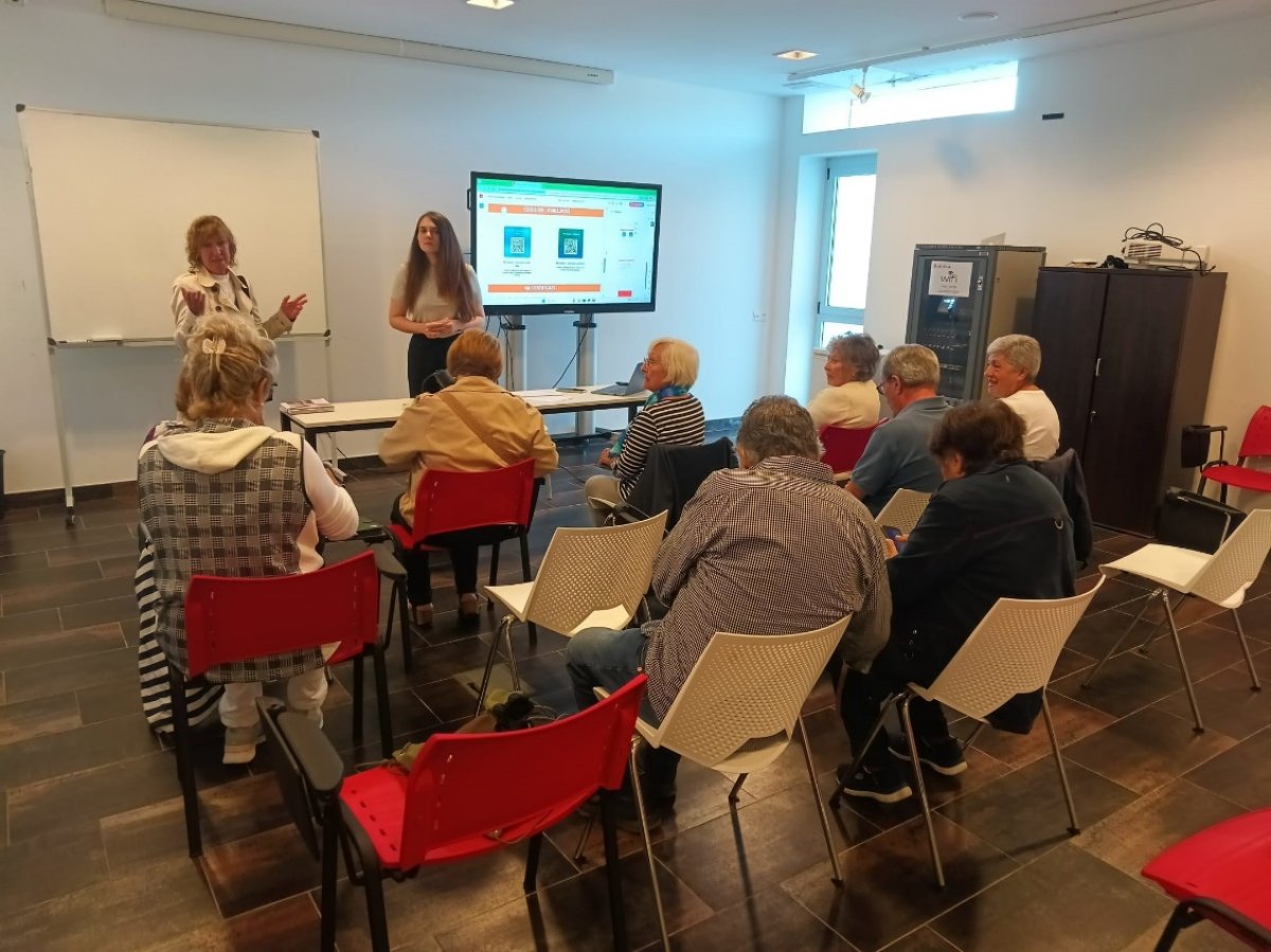 Calonge i Sant Antoni inicia formacions contra la bretxa digital adreçades a persones grans del municipi