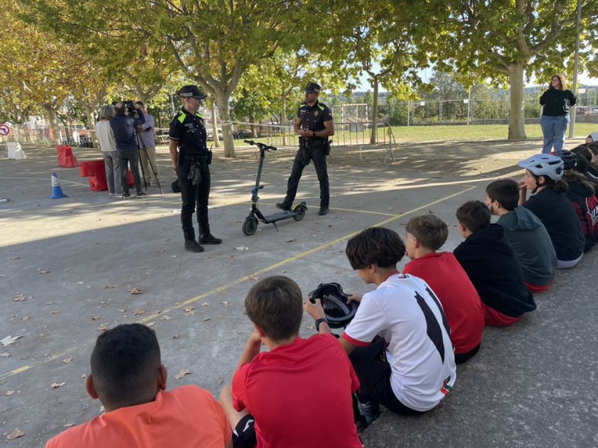 La Policia Local de Banyoles porta a terme tallers d’educació viària a uns 400 joves de primer d’ESO