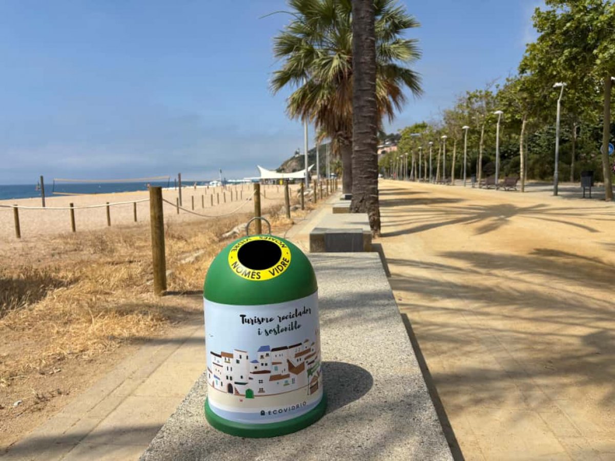 Calella rep la Bandera Verda d’Ecovidrio per la seva implicació en el reciclatge de vidre