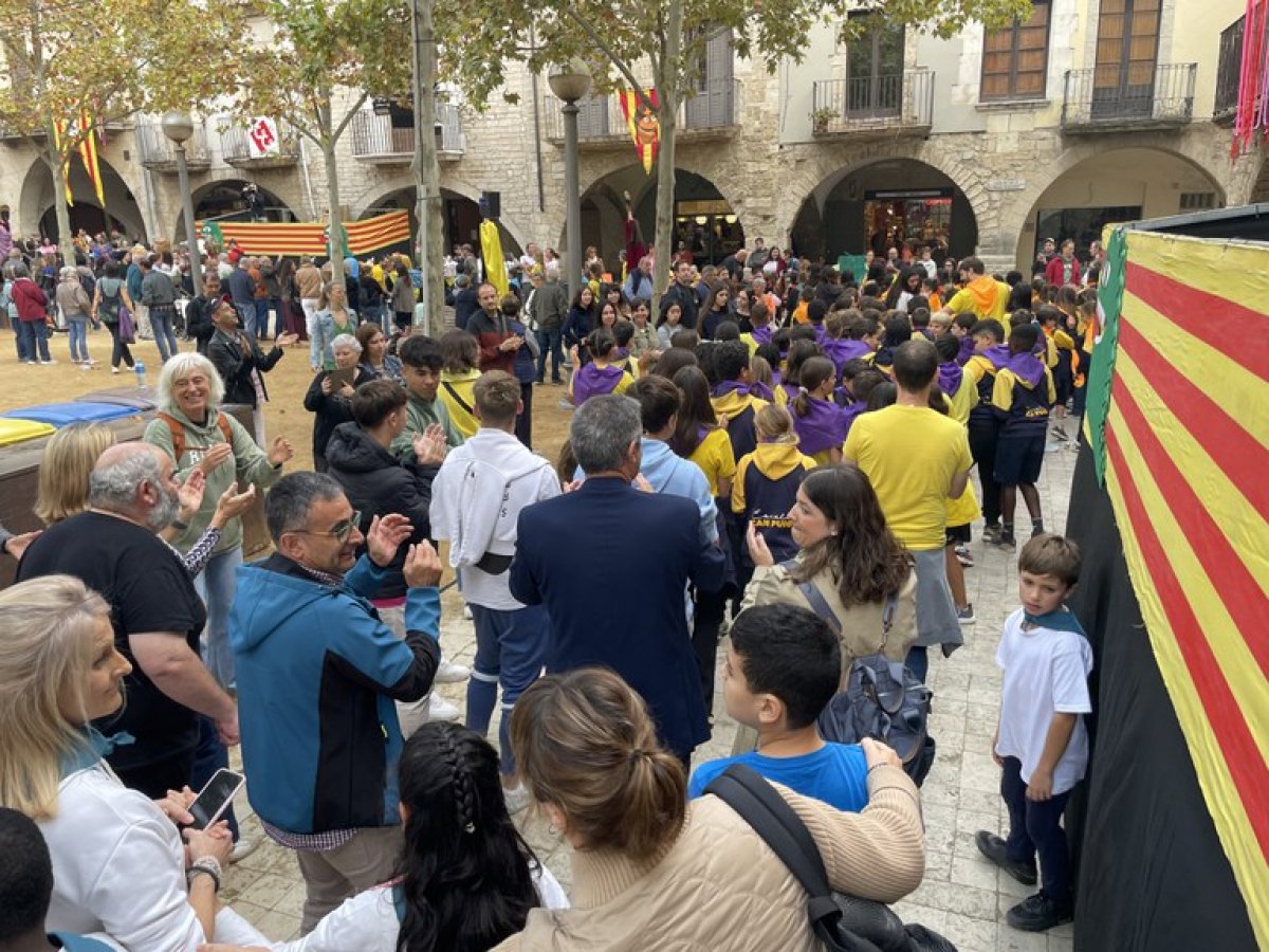 La comunitat educativa de Banyoles dona el tret de sortida de la Festa Major