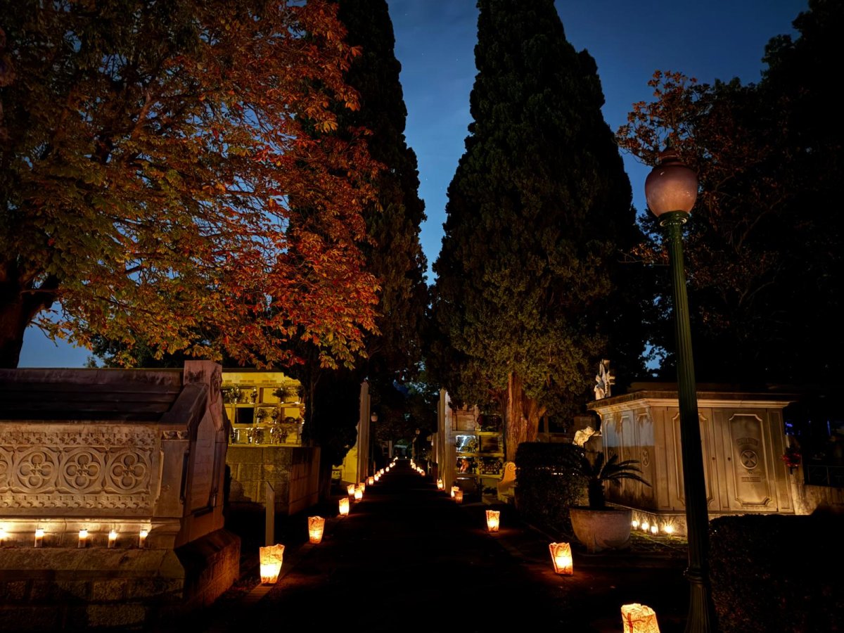 Figueres programa les tradicionals visites nocturnes al cementiri per Tots Sants