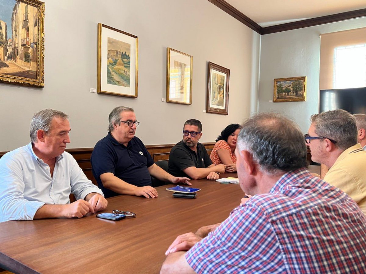 Els regidors de Seguretat Ciutadana del Baix Empordà es reuneixen amb el president de l'Audiència Provincial i amb la fiscal en cap per parlar dels problemes que afecten la comarca