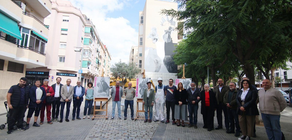 Un icònic retrat a llapis del Potablava més pur, obra de Xavi Mateo, il·lustra el cartell de la 52a Fira Avícola del Prat