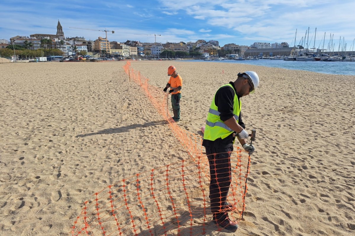 Comença l'extracció de sorra de Palamós per transvasar-la i estabilitzar les platges de Sant Antoni