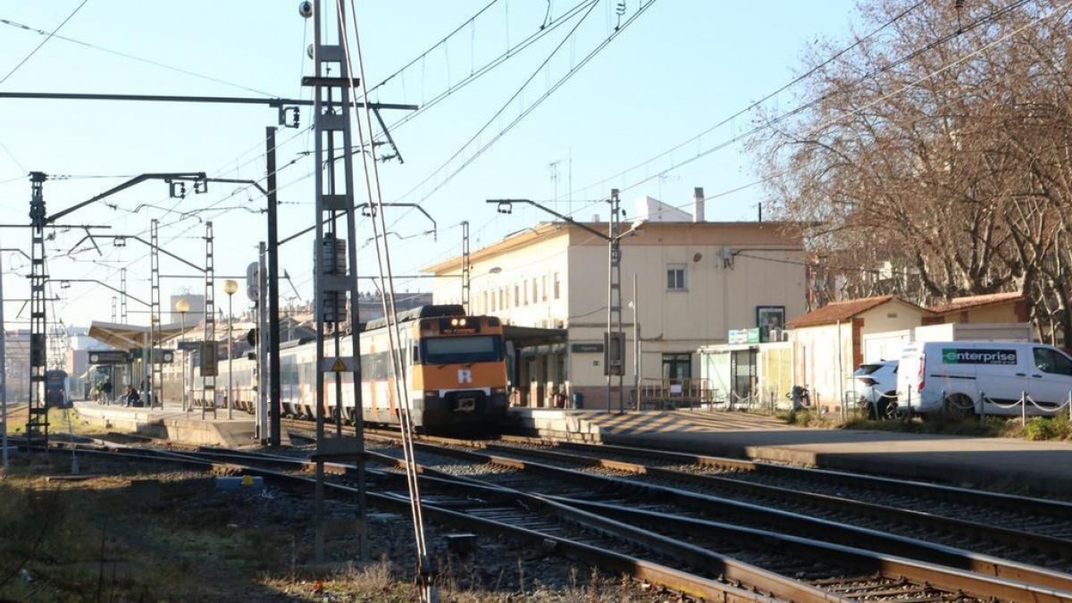 Renfe estableix un pla alternatiu de transport per carretera durant la interrupció de la circulació ferroviària entre Figueres i Portbou per obres de millora de l’electrificació