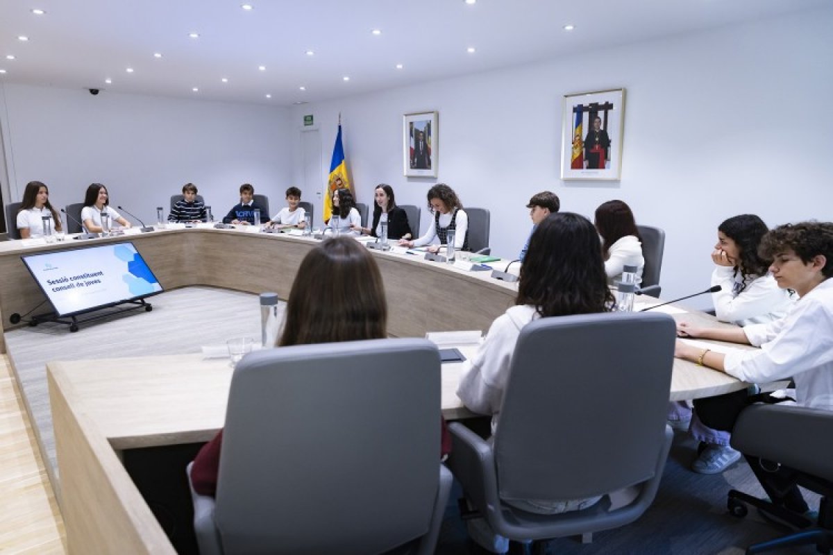Andorra la Vella constitueix el Consell de Joves 2025-2026 i fixa la millora dels camins naturals com a primer àmbit de treball