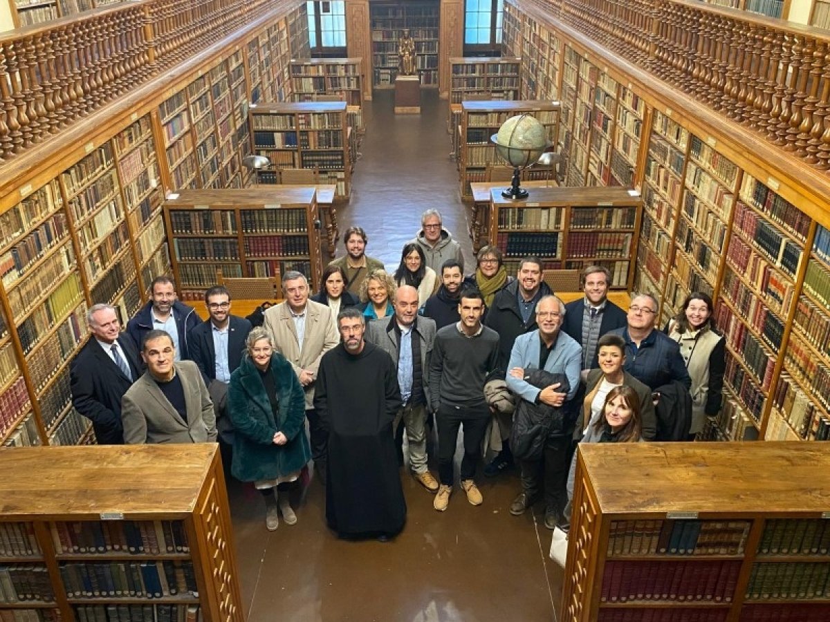 Els membres del Ple de la Diputació de Girona visiten Montserrat amb motiu del mil·lenari de la fundació del monestir