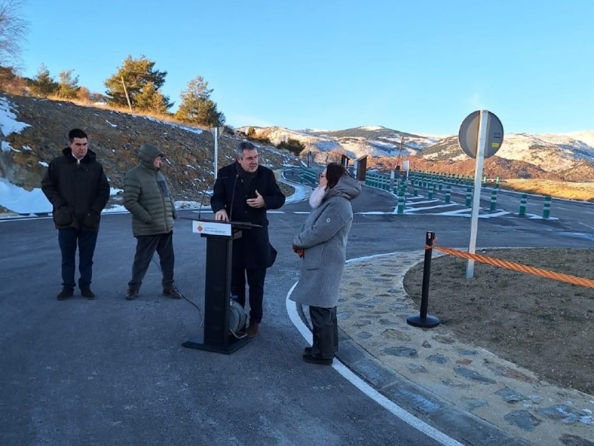 Guils de Cerdanya inaugura una rotonda per millorar l'accés a Fontanera, construïda amb el suport de la Diputació