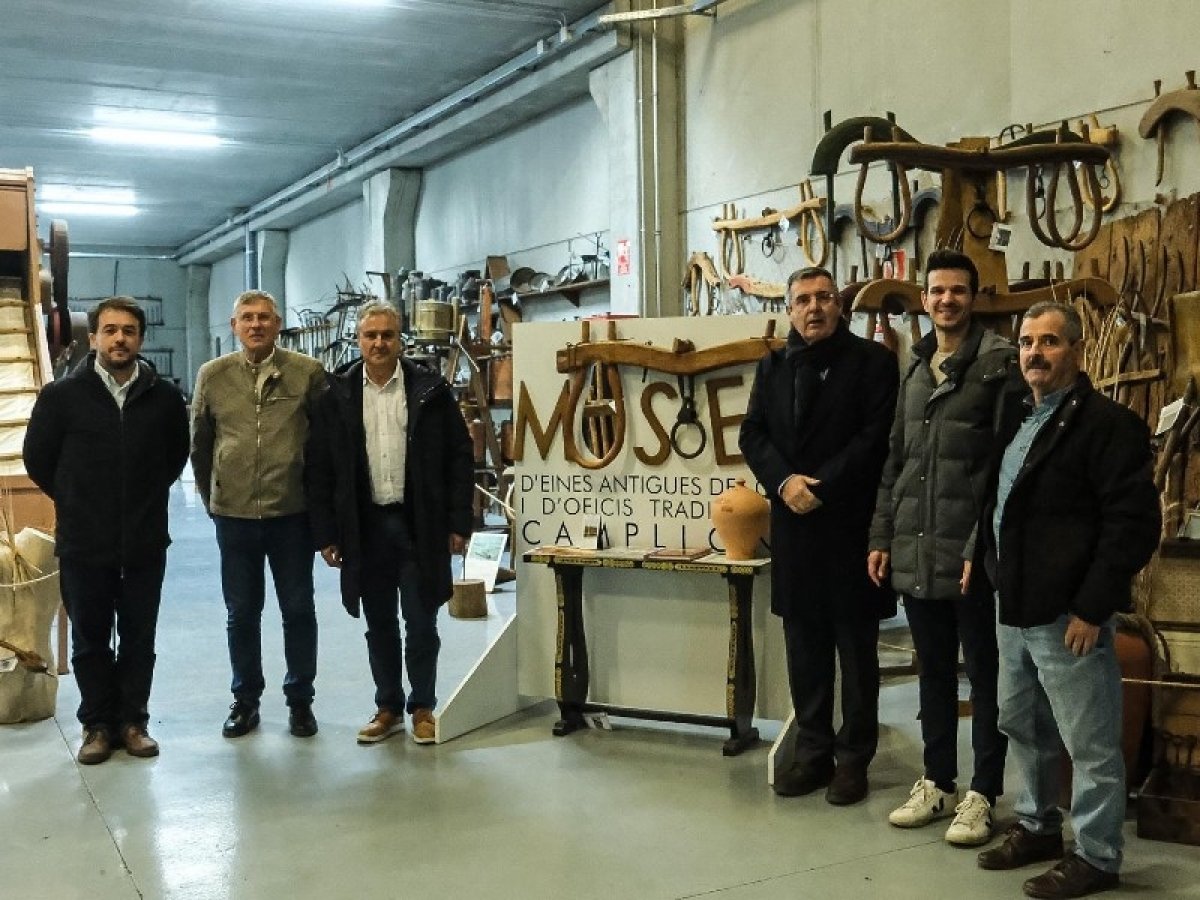 El president de la Diputació de Girona, Miquel Noguer Visita al Museu d'Eines Antigues del Camp i d'Oficis Tradicionals de Campllong