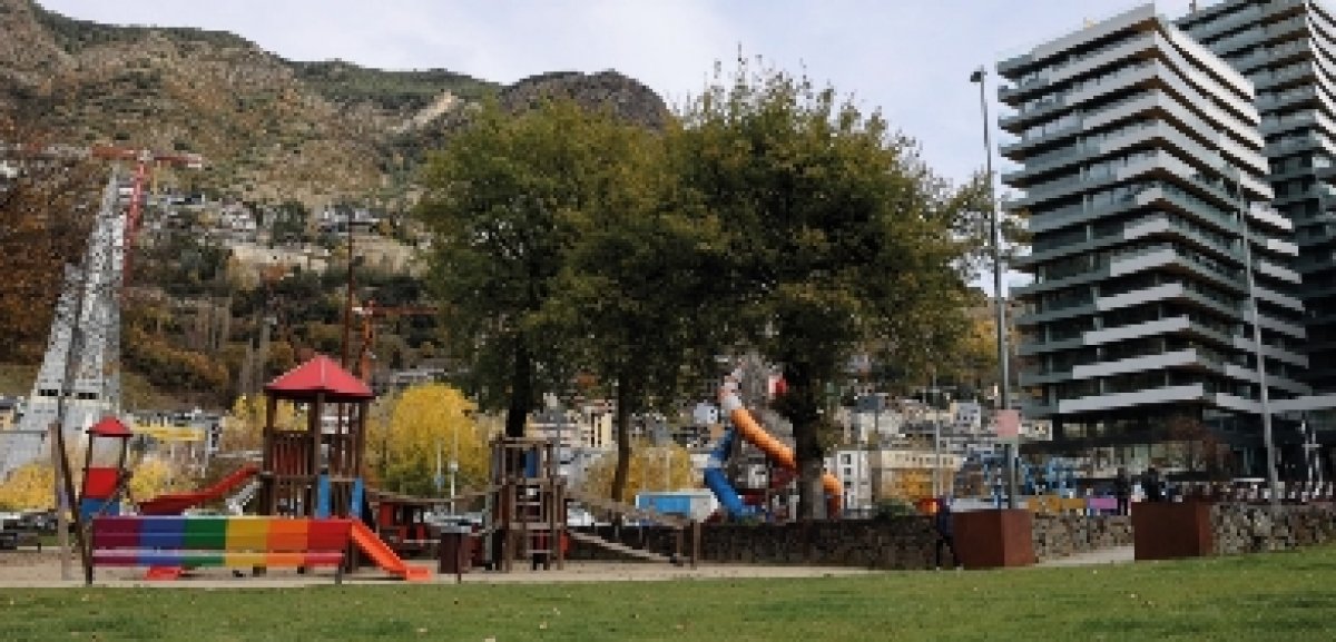 El parc i l’aparcament de Nacions Unides quedaran fora de servei per la rescissió del contracte de les propietats