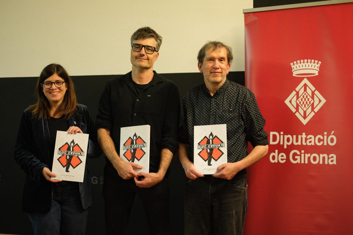 Foc creuat, amb guió, text i dibuixos de Marc Vicens, a la col·lecció de novel·la gràfica «Llamps i tintes!» de la Diputació de Girona