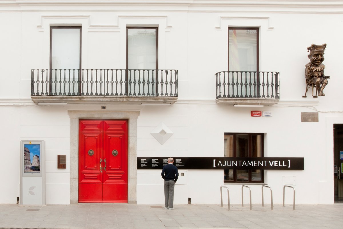 El pressupost de 2026 incideix en la neteja i inclou projectes com la nova oficina d’informació turística i la remodelació de la piscina municipal