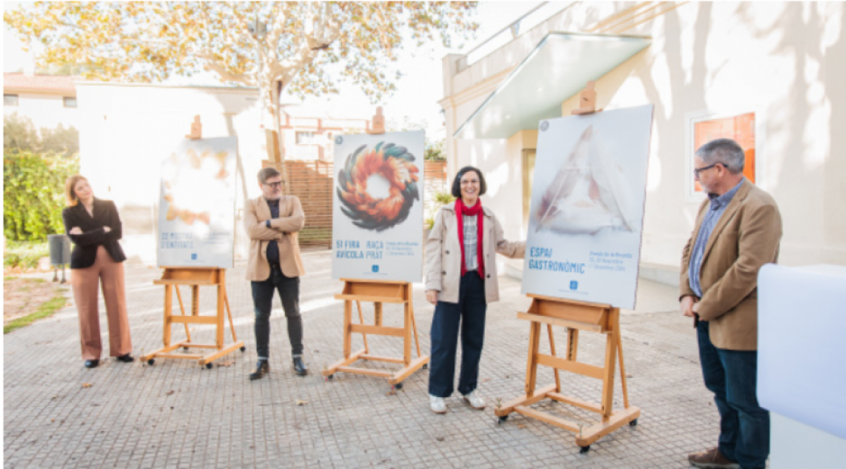 Les plomes d'un Pota Blava convertit en tòtem són les protagonistes del cartell de la 51a Fira Avícola del Prat de Llobregat, obra de Maite Travé