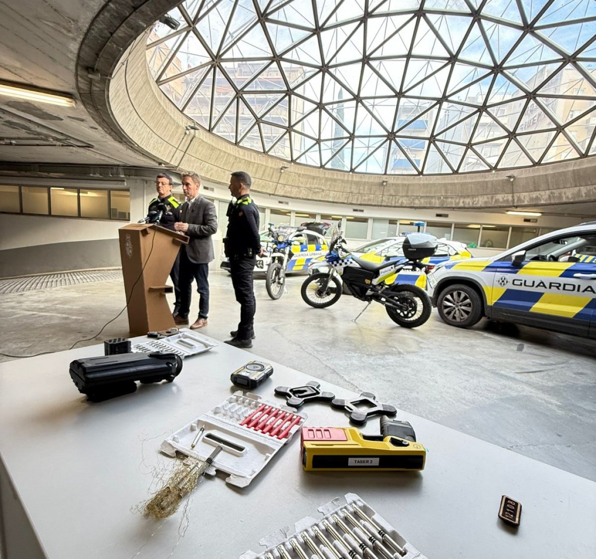 La Guàrdia Urbana de Figueres estrena les noves pistoles Taser 10