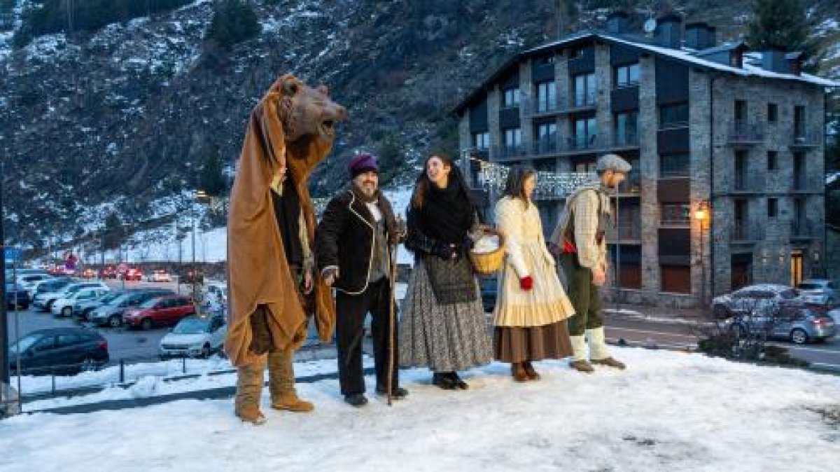 Èxit de participació en la recuperació de l’Ossa de Caselles, representada aquesta tarda davant d’un centenar de persones