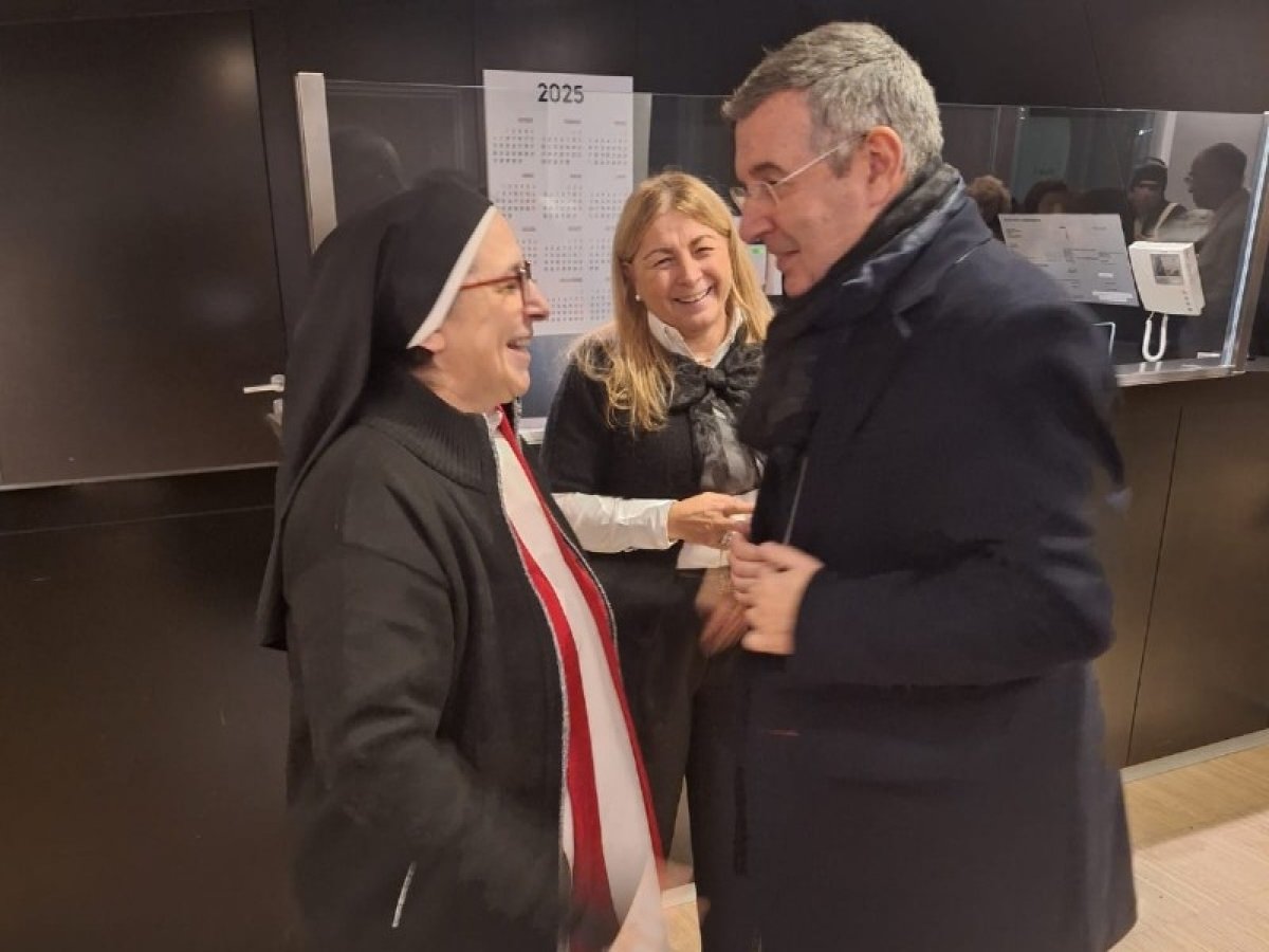 Miquel Noguer assisteix a la projecció del documental de sor Lucía Caram Ucraïna: resistència i esperança, a Girona