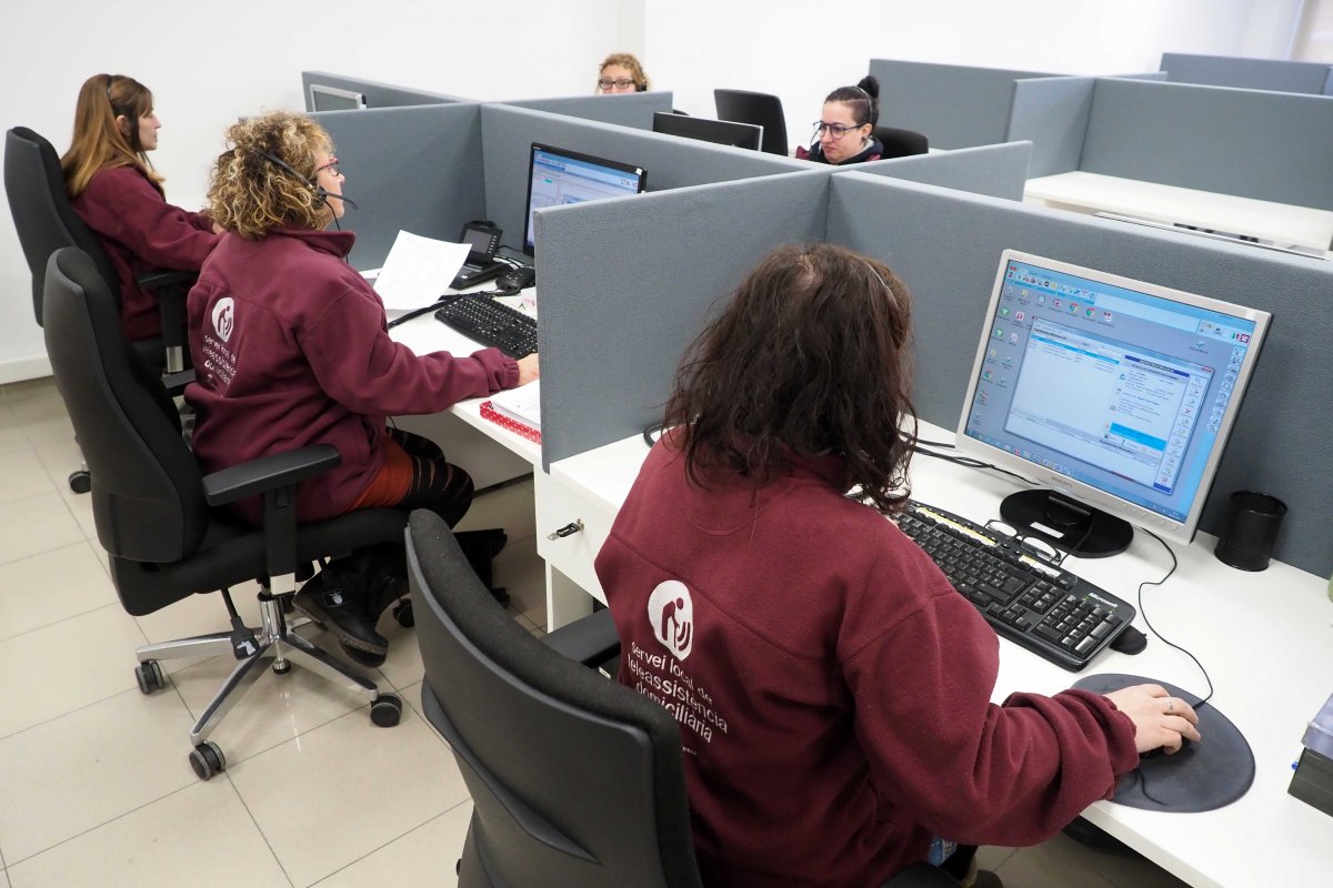  La Diputació de Girona renova el Servei Local de Teleassistència amb més tecnologia i suport comunitari