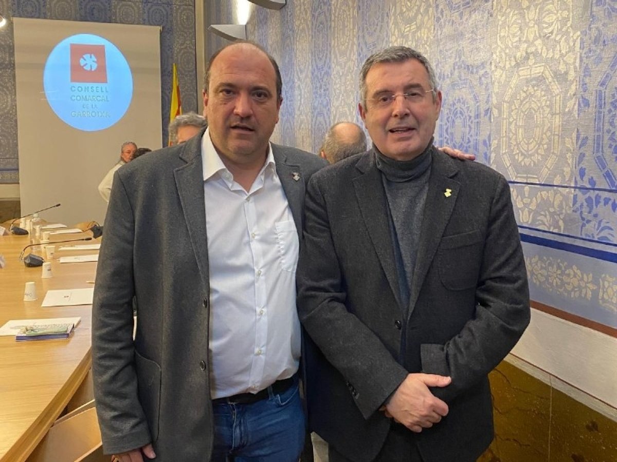 Miquel Noguer assisteix a la presa de possessió d'Albert Danés com a nou president del Consell Comarcal de la Garrotxa
