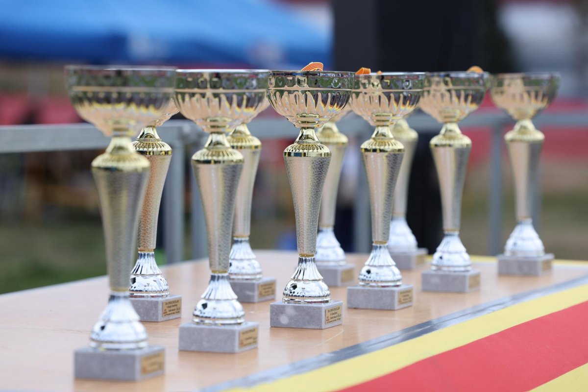 Gairebé 300 esportistes desafien el mal temps i participen en el cros escolar i el cros popular de les Franqueses