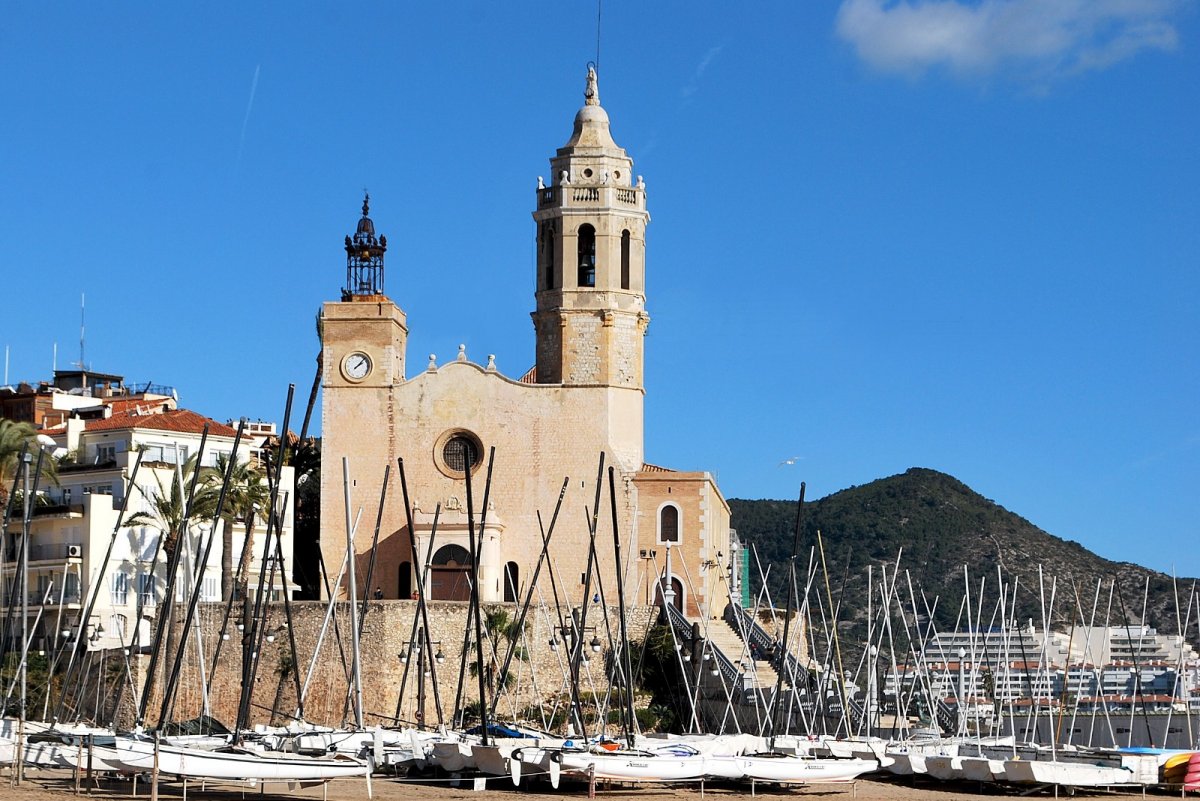 Sitges explica la restauració del campanar amb una petita mostra informativa itinerant