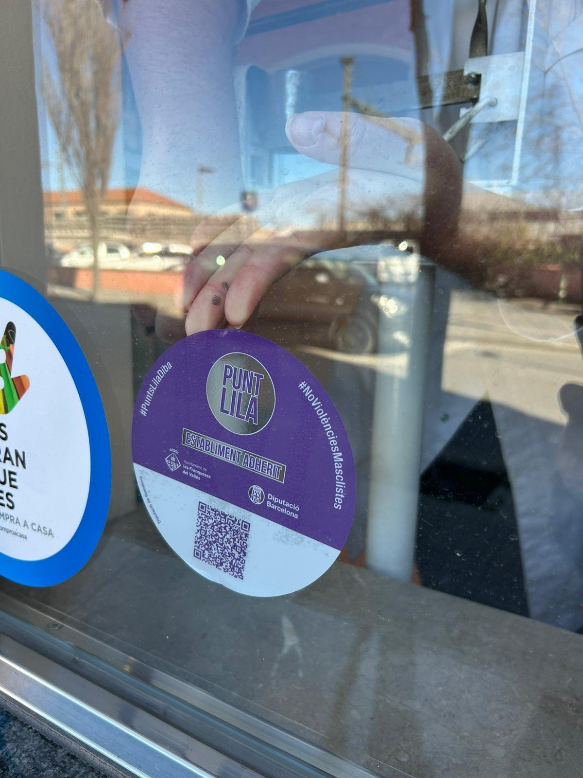 Les farmàcies de les Franqueses del Vallès esdevenen punts liles per reforçar la prevenció i l’atenció davant les violències masclistes