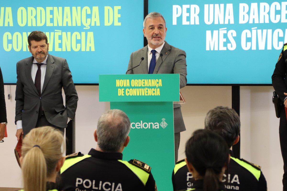 Collboni carrega contra els 