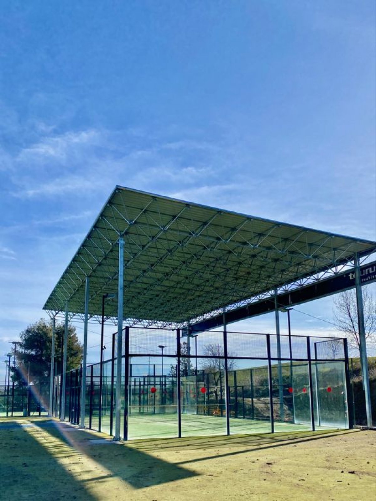 L'Ajuntament de Solsona millora les instal·lacions de pàdel amb la cobertura d’una pista