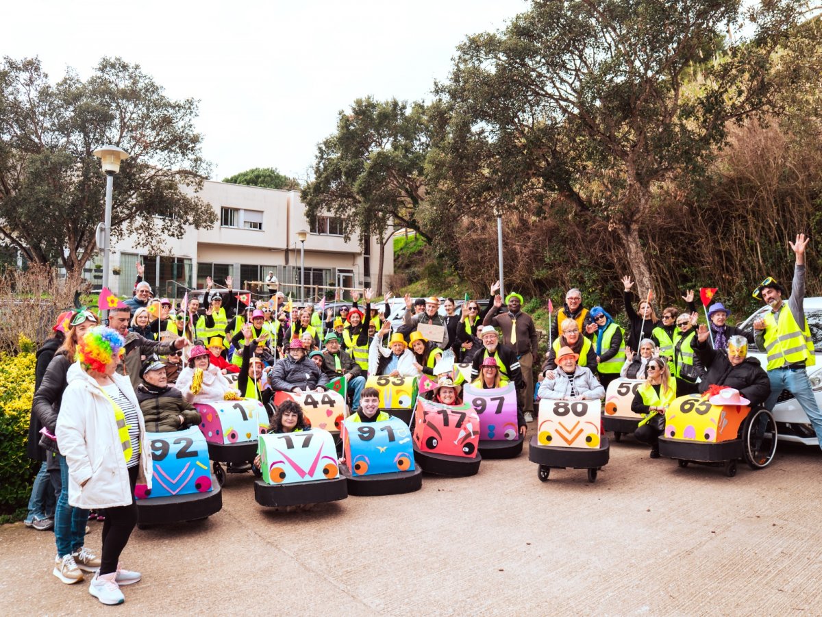 Entranyable Rua Sènior de Carnaval a Tossa