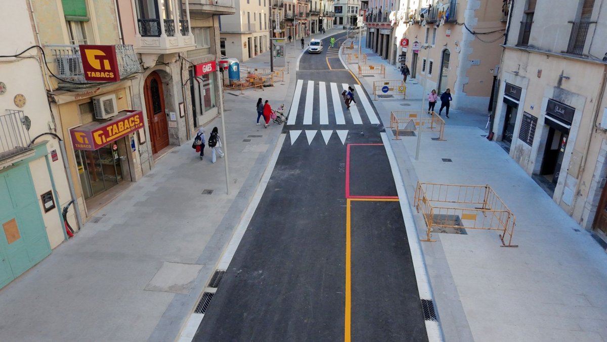 Figueres estrenarà la renovada Pujada del Castell com un gran passeig amb més espai, terrasses i arbres, i una nova zona d’aparcament per compres ràpides