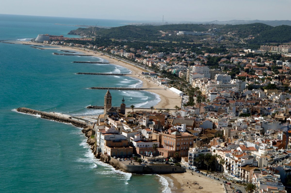 L’Alcaldessa de Sitges es reuneix amb la Demarcació de Costes per trobar solucions pel front marítim