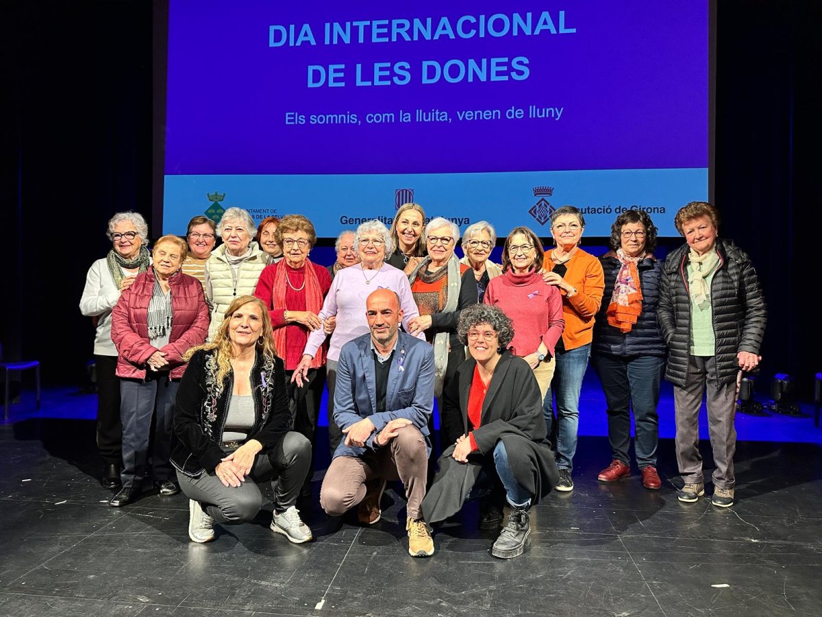 El grup de dones s(àvies)  de Llagostera participa en l’acte del Dia Internacional de la Dona a Fornells de la Selva