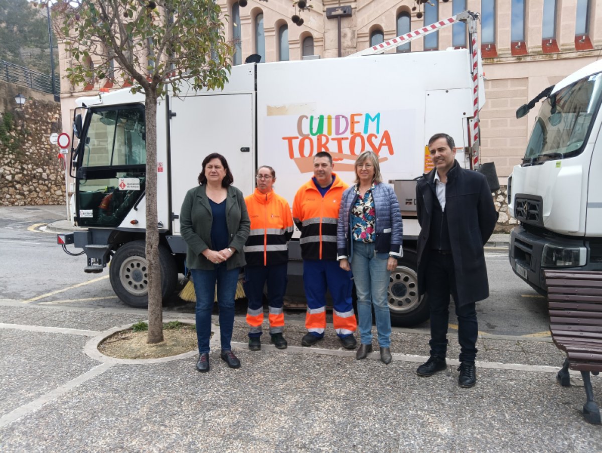 L'Ajuntament de Tortosa reorganitza el servei de neteja i renova la imatge dels vehicles i dels contenidors