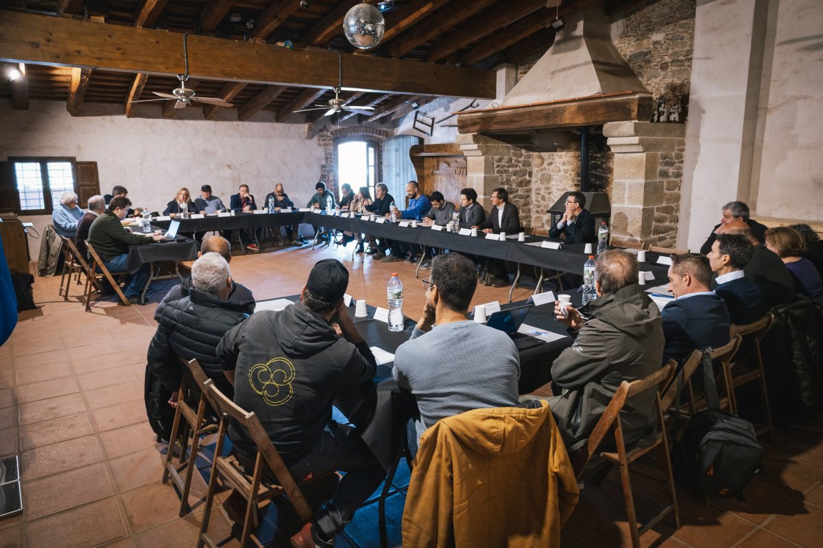 La II Taula de Puiggraciós reforça la coordinació institucional per preservar i gestionar els Cingles de Bertí