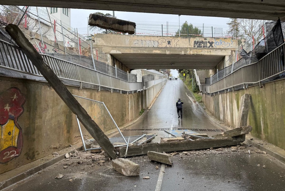 L'alcaldessa de La Garriga demana explicacions a Adif per l'esfondrament del lateral d'un pont de la línia R3 de Rodalies 