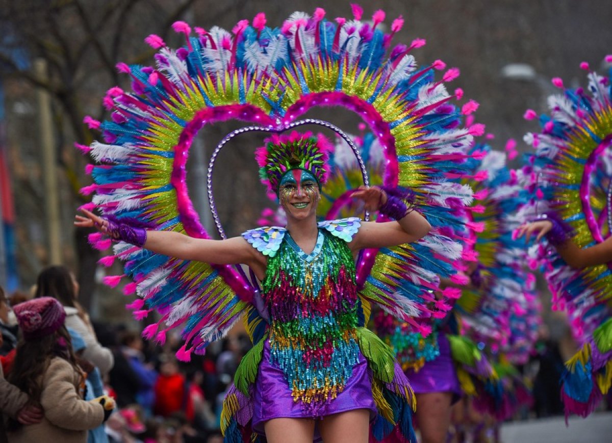 Milers de persones gaudeixen a Blanes de la Rua del XII Carnaval de la Costa Brava Sud